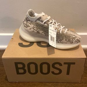 Yeezy 380 Pyrite/Pyrite/Pyrite size 6 Mens